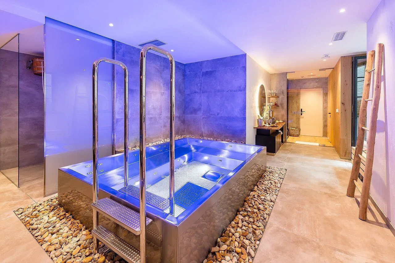 Mosaic House Design Hotel Prague 4*,